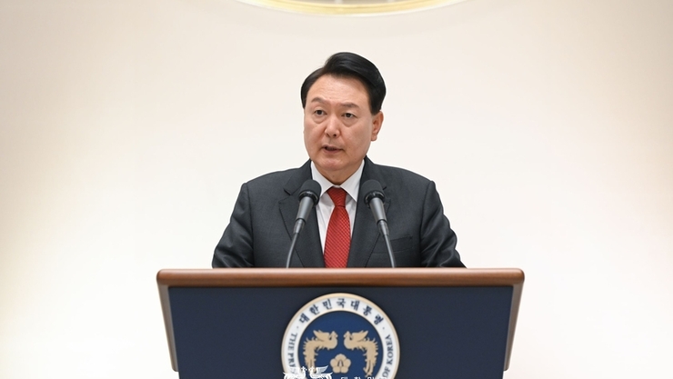 尹 대통령, “교권보호법 후속 조치 속도내 교육 현장 정상화”