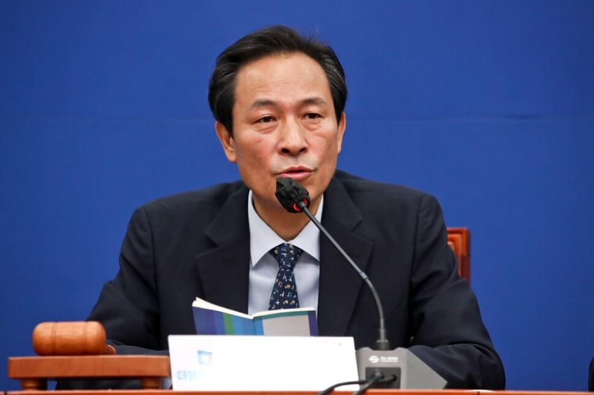 우상호 더불어민주당 비상대책위원장이 15일 오전 서울 여의도 국회에서 열린 비상대책위원회 회의에서 발언하고 있다. 공동취재사진<br>
