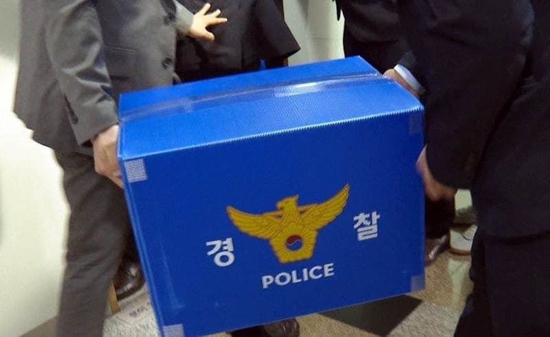 경찰이 더불어민주당 대선 후보였던 이재명 전 경기지사의 '성남FC 후원금 의혹' 수사를 위해 지난 5월 2일 성남시청 5개 과를 압수수색하는 모습.