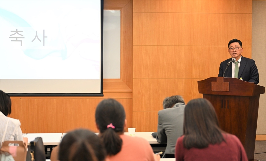 축사하는 한국농수산식품유통공사 김춘진 사장