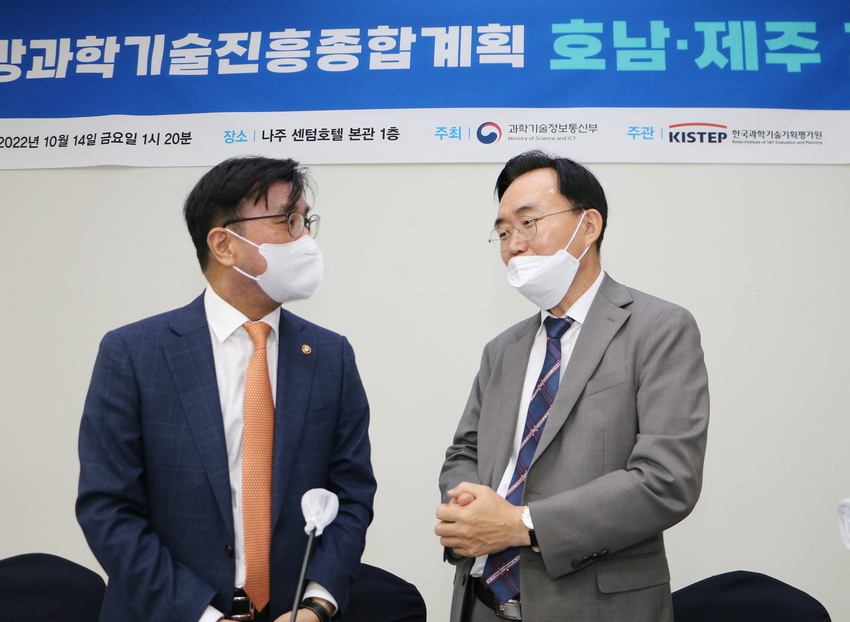 윤병태 나주시장, 주영창 과기혁신본부장 만나 초강력 레이저 연구시설 유치 건의