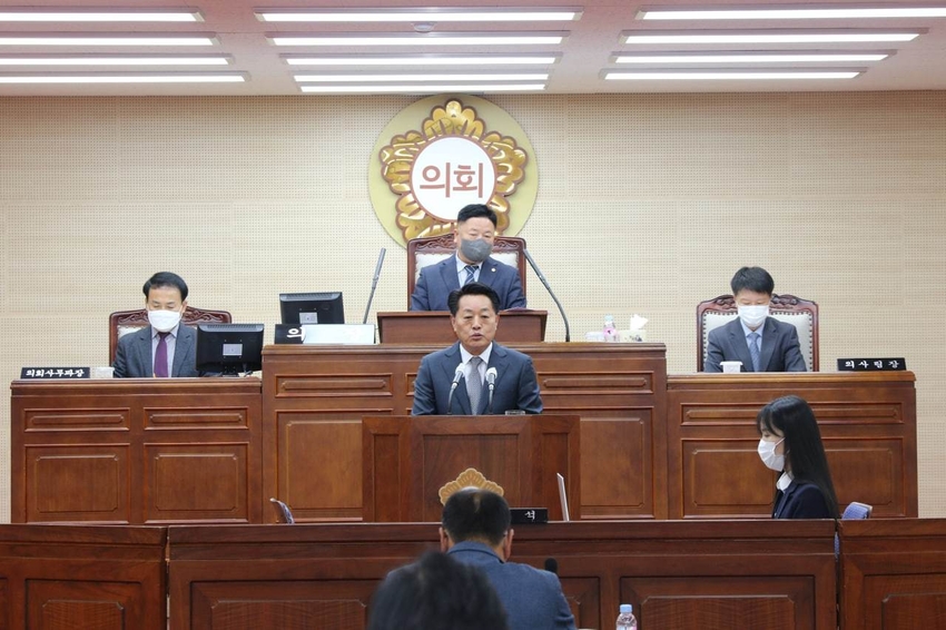 이상철 곡성군수, 의회에서 시정연설을 하고 있다.