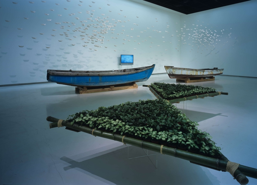 김승영, 바다위의 소풍,2002,혼합재료, 가변크기