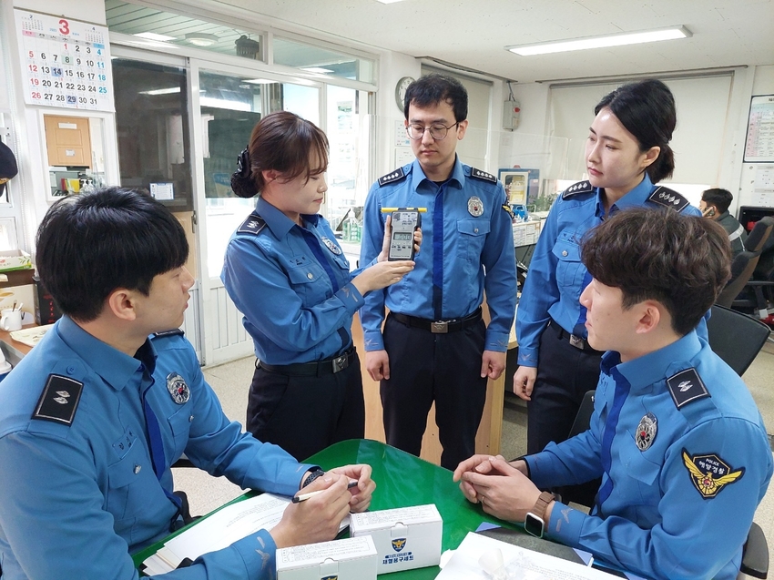 현장부서 경찰관 대상 음주측정기 교육을 실시하고 있다