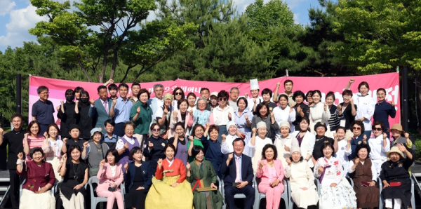 일산호수공원분수광장,권귀숙심사위원장,전병하이사장,조태임세계부인회연합회총재 등 제6회 대한민국장류발효문화대전 참가자.