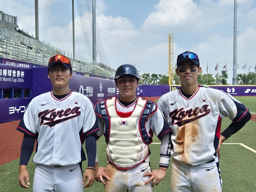 중국전에 활약한 투수 최현석(SSG), 포수 김시앙(키움), 내야수 정대선(롯데)
