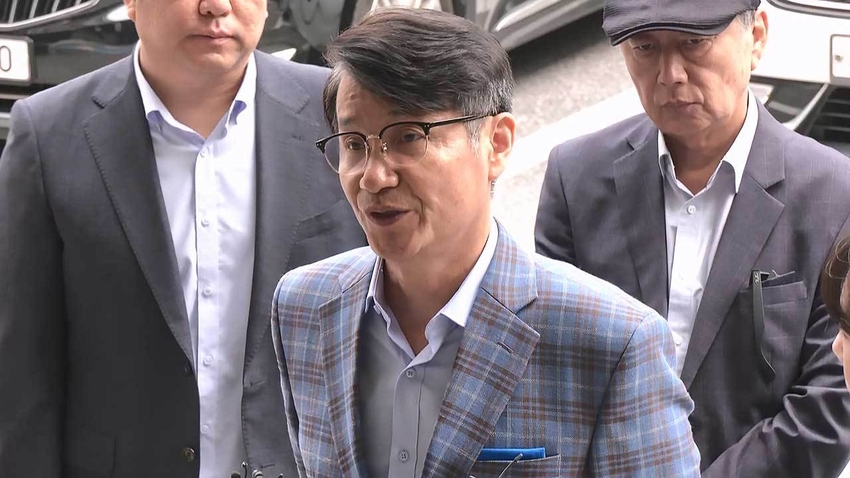 25일 서울 영등포 경찰서에 출석한 최재영 목사