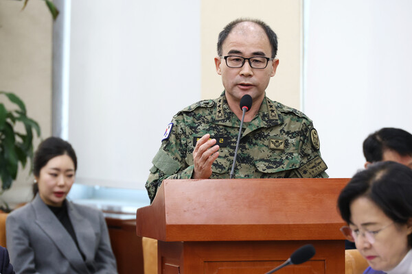 곽종근 전 특수전사령관이 지난 4일 서울 여의도 국회에서 열린 윤석열 정부의 비상계엄 선포를 통한 내란 혐의 진상규명 국정조사 특별위원회 2차 청문회에 출석해 의원 질의에 답하고 있다.