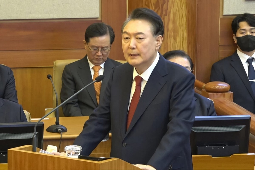 윤석열 대통령이 25일 오후 서울 종로구 헌법재판소에서 열린 대통령 탄핵심판 최종(11차) 변론기일에 출석해 최종의견을 진술하고 있다. (헌법재판소 제공) 