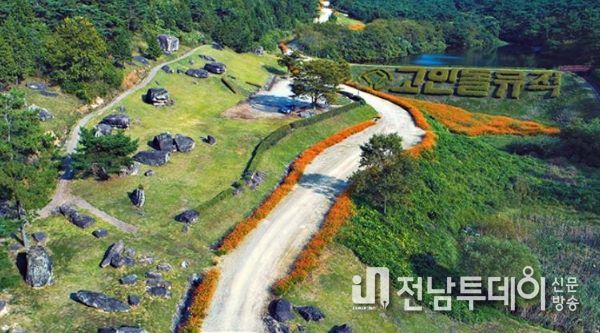 화순군은 고인돌 유적지에 봄꽃을 식재하고 산책로를 정비, 다양한 체험 프로그램과 공연을 준비해 봄꽃 축제를 준비하고 있다. 사진은 화순 고인돌 축제가 열릴 화순 고인돌 공원의 전경.