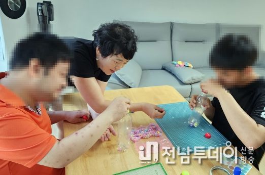 지난 6월 1일 개소한 나주시 발달장애인 긴급돌봄센터 운영 사진.