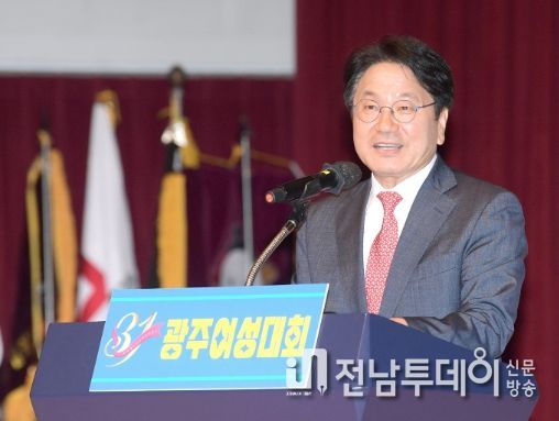 강기정 광주광역시장이 21일 오후 서구 시청 3층 대회의실에서 열린 ‘제31회 광주여성대회’에 참석해 인사말을 하고 있다. /광주광역시 제공