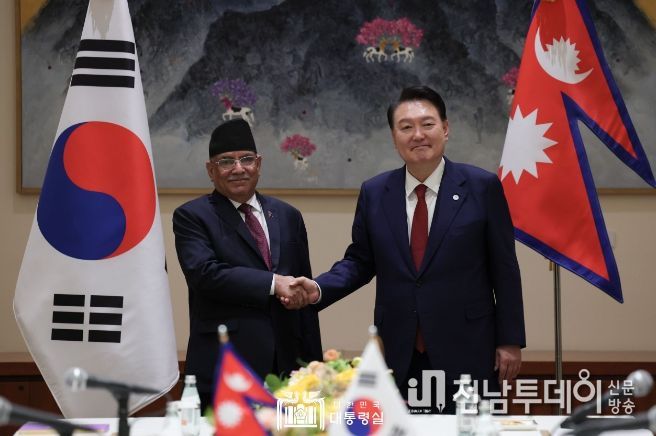 9월 21일 윤석열 대통령은 푸슈파 카말 다할 총리와 한-네팔 정상회담을 가졌다.