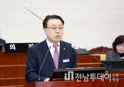 구복규 화순군수가 시정 연설을 하고 있다.