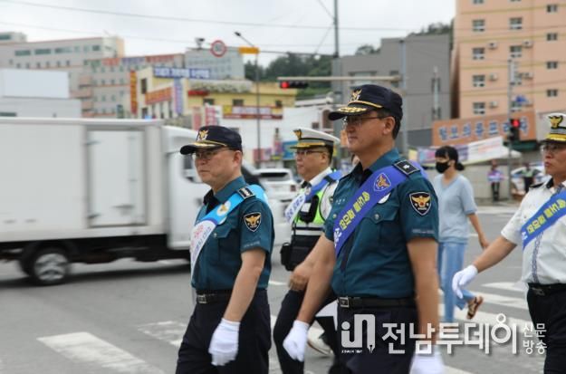 전남경찰, '보행자 중심 교통문화 정착'을 위한 “도내 전역” 합동 교통안전 캠페인 실시