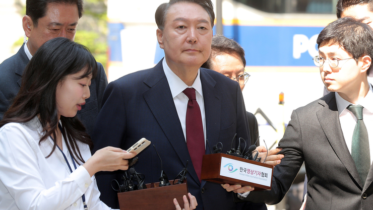 尹 전 대통령, 경찰 2차 소환 거부 “체포영장 발부가 위법”