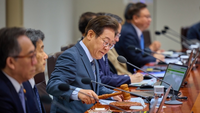 李대통령 국정지지율 61.5… 2주 연속 하락세 [리얼미터]