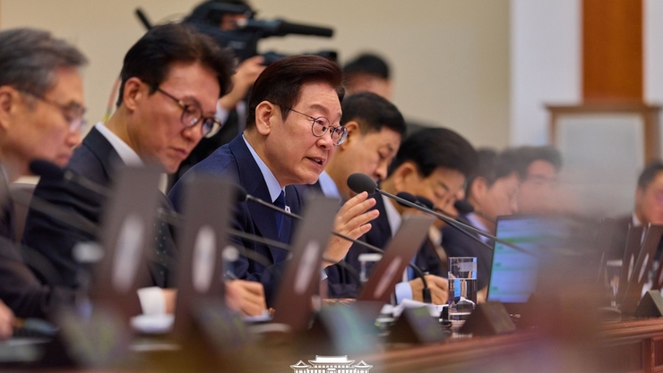 이재명 대통령 "경쟁력 강화 위한 각종 입법 절실…국익 우선 정치 부탁"