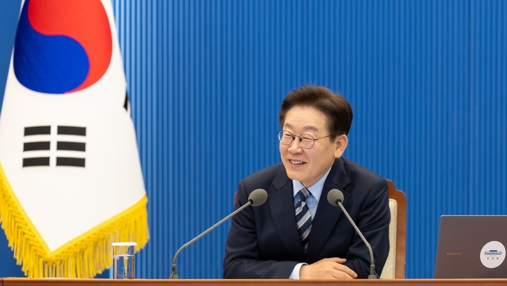 李대통령 지지율 62.2… 3주 연속 상승 [리얼미터]