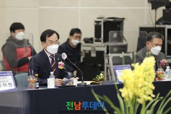 광주첨단스마트그린산단사업단 출범식에 참석해, 사업단이 지역주도 혁신을 선도하는 성공적인 거점 역할을 할 수 있도록 힘과 지혜를 보태겠다고 밝혔다./광산구 제공
