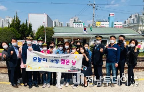 12일 운남동 지사협 어르신 봄나들이 행사