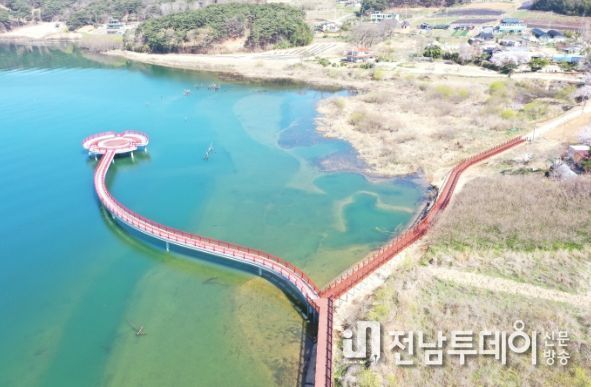 불갑저수지 물멍쉼터