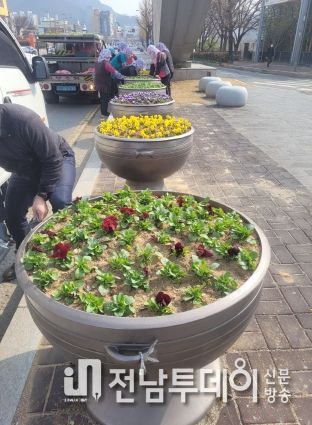 “봄꽃 단장한 동구로 놀러 오세요!”