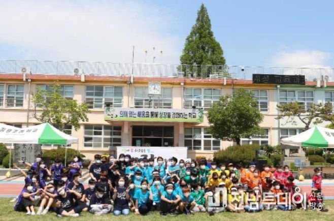담양 창평면 주민자치회, 어린이날 맞아 창평초에 선물꾸러미 전달