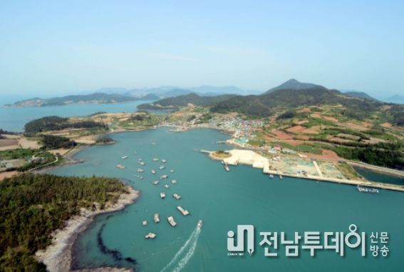 여수시 화정면 낭도가 행정안전부와 한국섬진흥원이 공동으로 주관한 ‘2022년 봄 찾아가고 싶은 가족섬’으로 선정됐다.