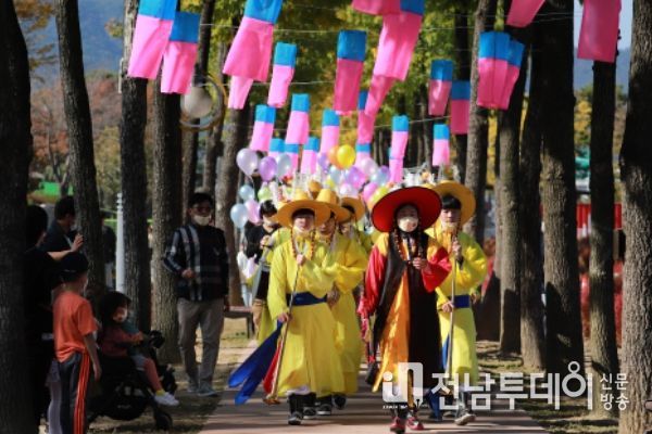 곡성군, 장미와 함께 한복 활짝 피어난다