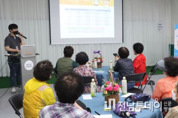 12일 행복드림종합사회복지관에서 열린 복지정보 교육