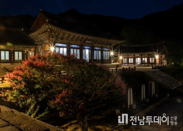 구례군 화엄사 야간 개장, 한여름밤 고즈넉한 분위기 자아내