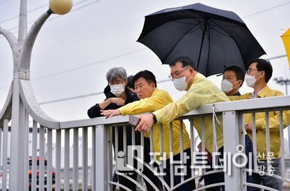 여수시(시장 정기명)가 6일 새벽 모든 시내버스와 마을버스 운행을 중단한다.