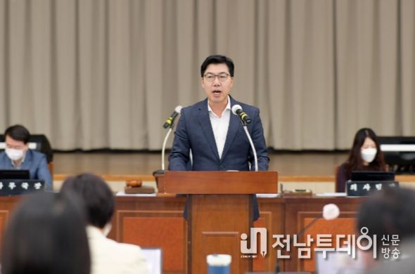 윤영일 광산구의원이 28일 제274회 정례회 제3차 본회의에서 5분 자유발언을 통해 ‘광산구 국민여가 친환경 오토캠핑장’을 지역 대표 관광명소로 육성하기 위한 심도 있는 의견을 개진했다.