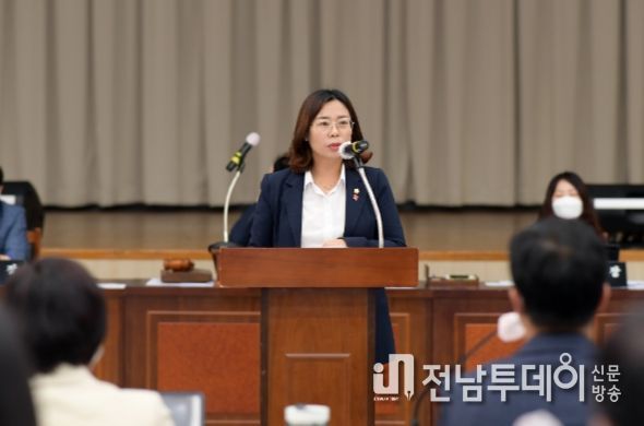 김명숙 광산구의원이 28일 제274회 정례회 제3차 본회의에서 신가·신창지구 복합문화센터 건립을 위한 5분 자유발언을 실시했다.