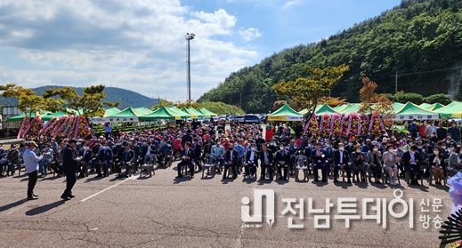 7일 여수시 이순신대교 홍보관 일원에서 ‘제24회 묘도동민의 날 및 제6회 이순신대교축제’가 열렸다.