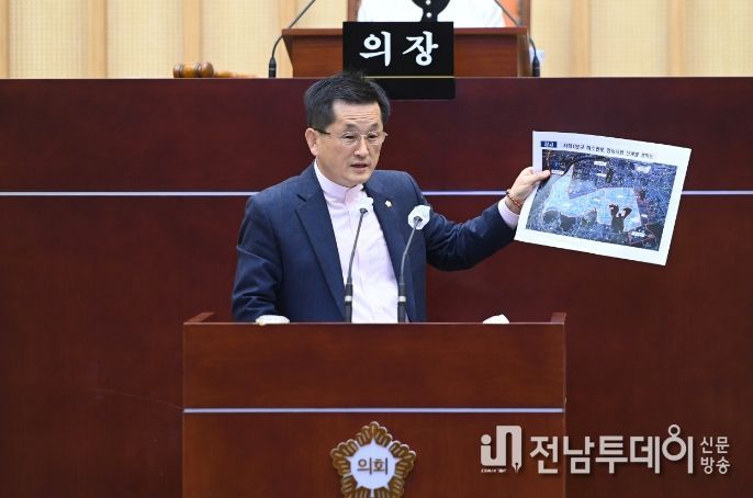 광주 서구의회 백종한 의원이 지난 25일 서구의회 2층 본회의장에서 구정질문을 하고 있다. (사진=백종한 의원 제공)