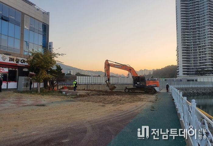여수시, 웅천 붕괴사고 밤샘 복구작업 실시…추가 붕괴위험 차단