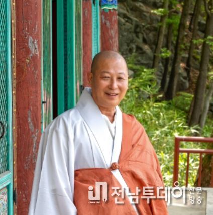 곡성군 천태암 주지 대주스님, 곡성군미래교육재단에 기부금 3백만원 기탁