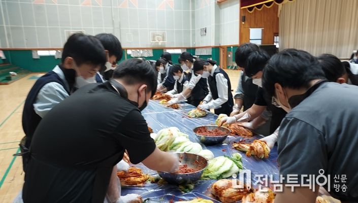 곡성군 석곡중학교‘돌실 사랑의 김장김치’20박스 기부