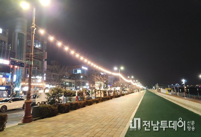 목포시, 평화광장에 가랜드전구 확대해 겨울밤 낭만 배가