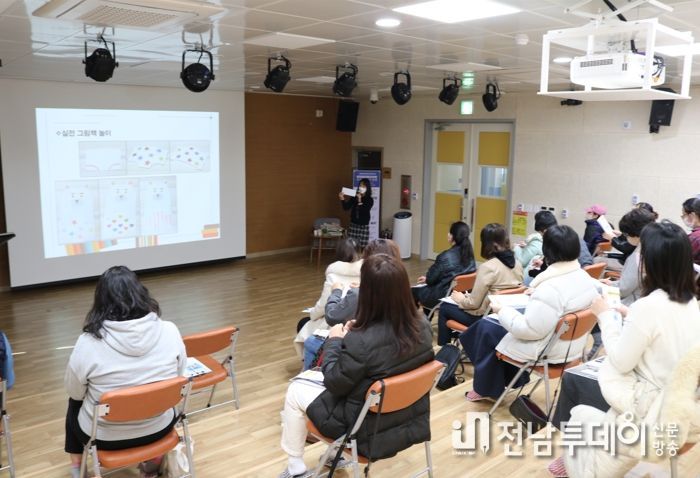 광양용강도서관, 12월 전시 연계 책놀이 전문가 강연 성료