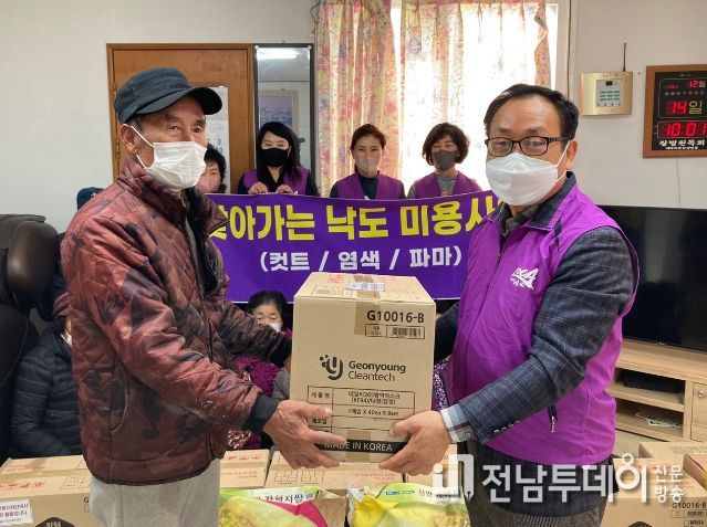 신안군복지재단, 낙도 이미용사업으로 주민들 호응