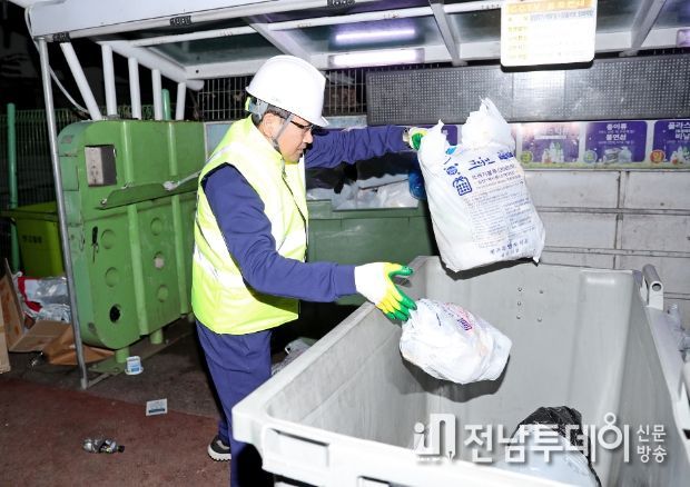 강병삼 제주시장, 1일 환경미화원 체험 활동