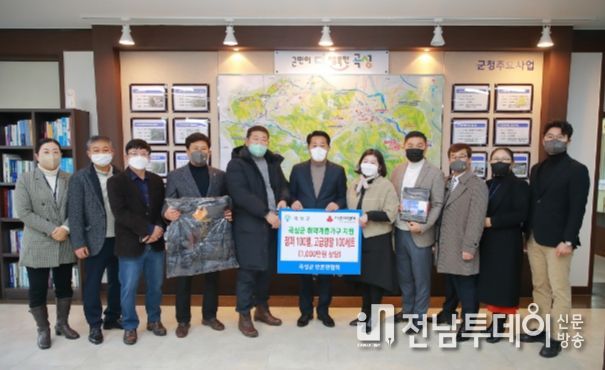 곡성군 언론인협회, 곡성삼강원에 산타 선물 전달