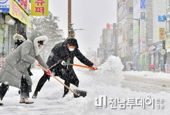 장성군, 오후 4시까지 25cm 넘는 눈 내려… 대설경보 유지