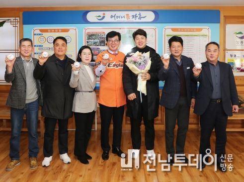 프로야구선수 김인환, 고향 장흥군 깜짝 방문