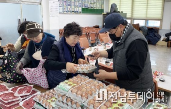 나주 남평읍, 경로당 홀몸 어르신과 ‘희망 떡국’ 나눠