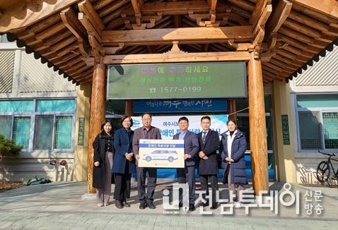 여수시(시장 정기명)는 지난달 28일 한국건강관리협회로부터 4천 9백만 원 상당의 ‘장애인 특화차량’을 지원받았다고 밝혔다.