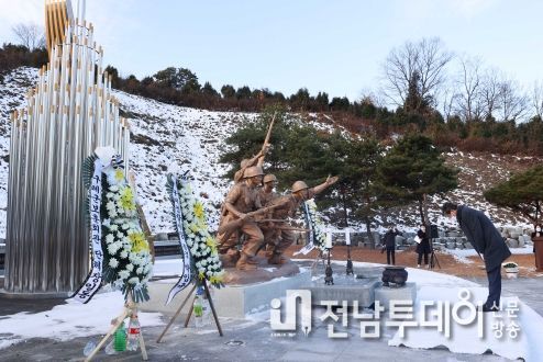 구례군, 2023년 신년 맞이 현충탑 참배